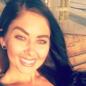 Meet your Posher, Alicia